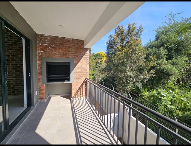 3 BEDROOM APARTMENT FOR SALE IN BRYANSTON